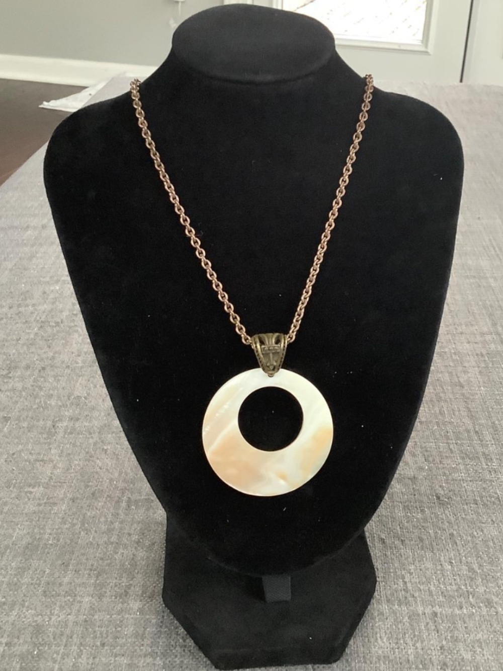 Shiny Shell Pendant Necklace